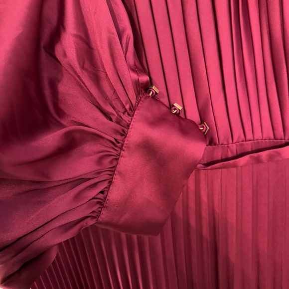 IEENA FOR MAC DUGGAL Red Long Sleeve Gown Size 12 NWT - Picture 9 of 13